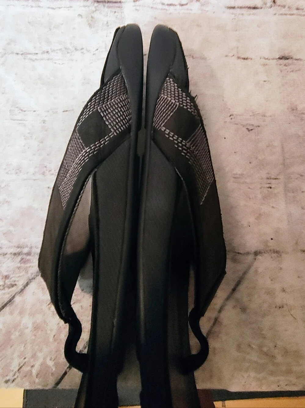 Olukai Tuahine Black Sz 10 Flip Flops Sandals